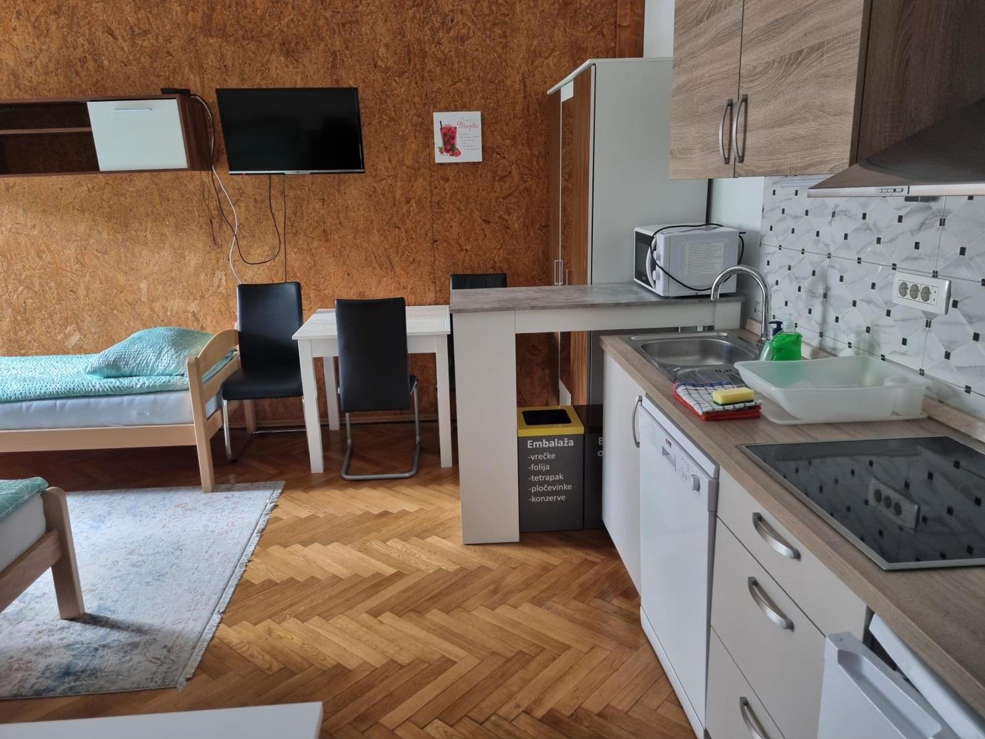 Apartments Fazarinc S Parkiriscem Cilli Kültér fotó
